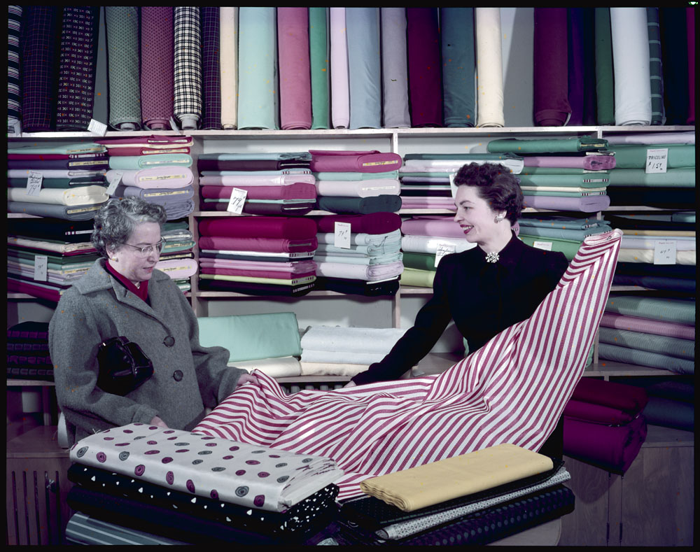 LibraryArchives's tweet image. “How may I help you? Is everything to your liking?” 

Explore our latest Flickr album showcasing customer service scenes through the years. 

flickr.com/photos/lac-bac… 

📷 16731, 4312519, 4369883