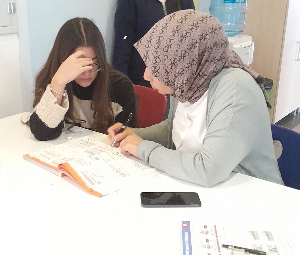 Çorum Bahçeşehir Koleji Öğrencilerimizin eksiklerini tamamlamak,öğrenme süreçlerini kolaylaştırmak adına her kademede etütlerimiz devam ediyor❤️💙

#Bahcesehir Koleji