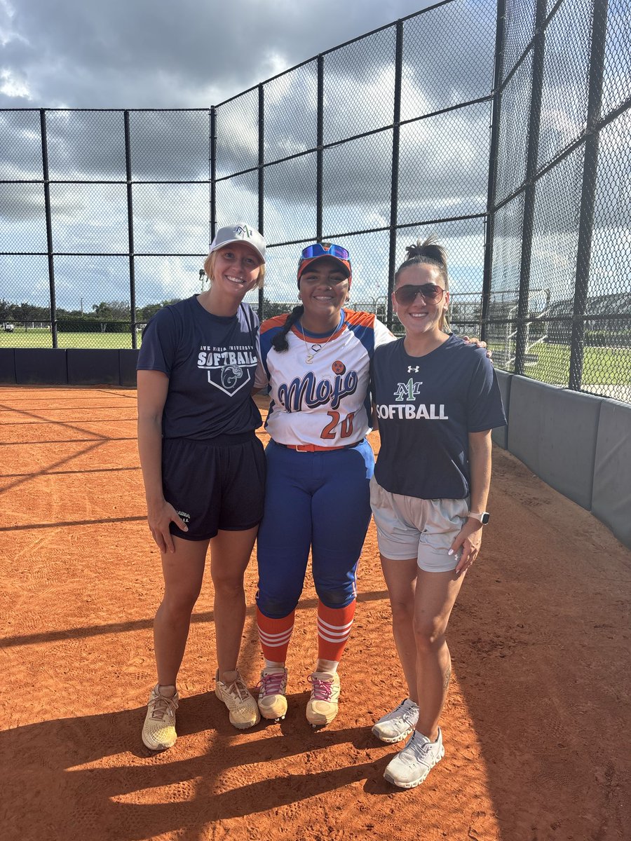 Zoe Burch tweet media