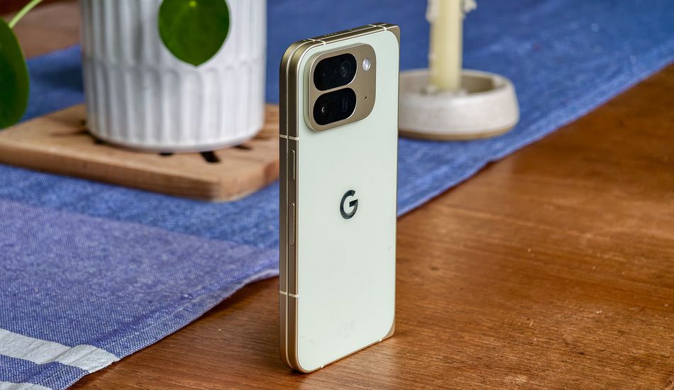 TechDropsNet's tweet image. Google's newest Pixel Fold boasts upgrades, but might not be the slimmest foldable anymore as rivals push design boundaries. #news #Foldable #Pixel #Google #Samsung
Link: techdrops.news/post/pixel-10-…