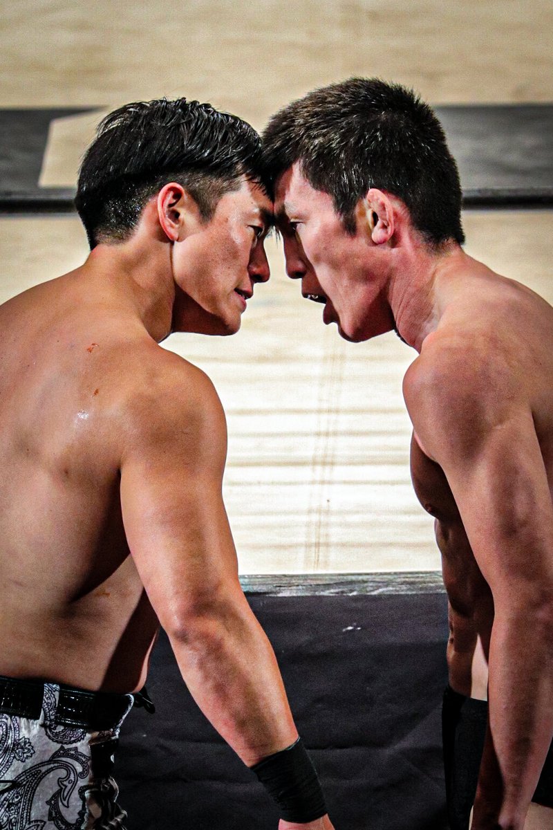 HAYA_IZU_1227's tweet image. 2025.10.9 後楽園ホール

本日のベストショット📸
試合が終わればノーサイド。
青木選手の我慢強さが凄かった。
面白い試合でした👏

#GLEAT
#THawk
#青木真也