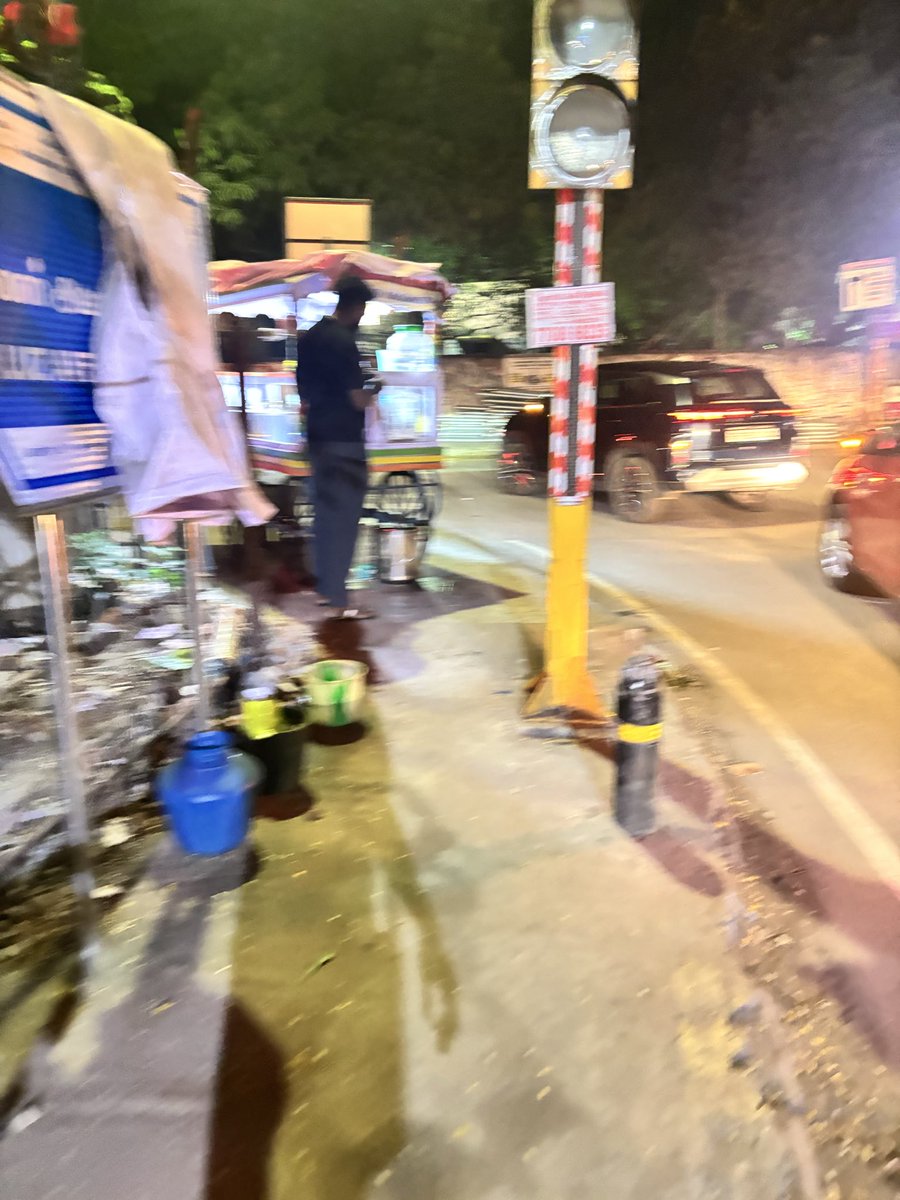 sangesh72's tweet photo. @chennaicorp 
Please remove this mobile vending cart now parked permanently at intersection of Luz Church Road &amp; Luz Avenue. This cart is blocking the footpath for the pedestrians &amp; senior citizens going to park.

9-Oct-2025 7 pm. https://t.co/WvPPMtAFYX