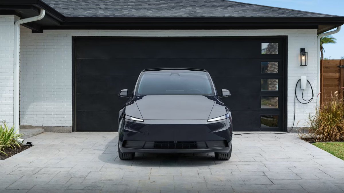 Willasaurusrrex's tweet photo. Model y standard looks like two eyes looking sideways ngl lmao
#Tesla https://t.co/6NoLeER25P
