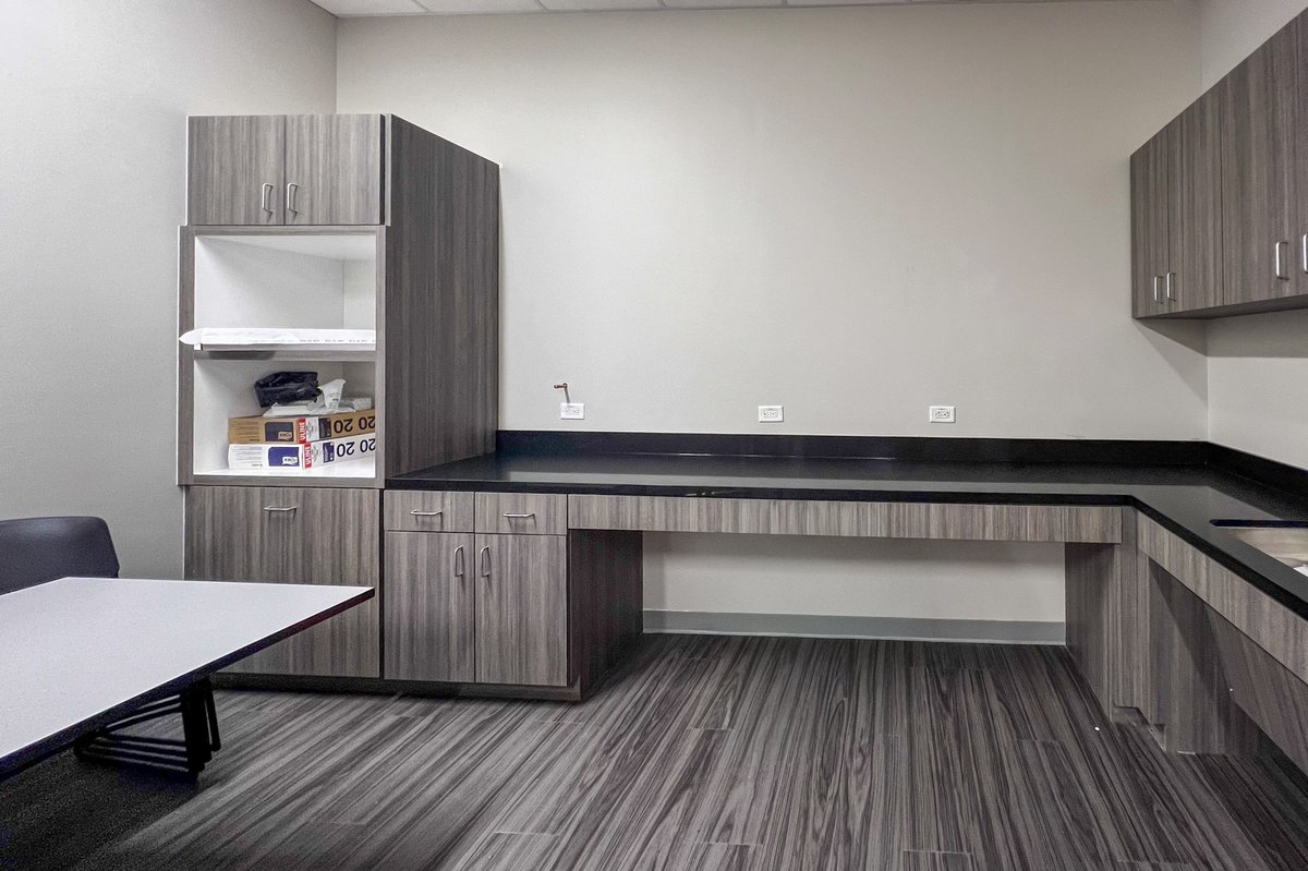 2rmillwork's tweet image. Future nurses are learning in style. 👩‍⚕️💙

Proud of our work at the WGU Clinical Learning and Simulation Center in Houston — where precision meets purpose (and top-notch millwork 😉).

#2RMillwork #WGU #HoustonDesign #HealthcareDesign #Craftsmanshi