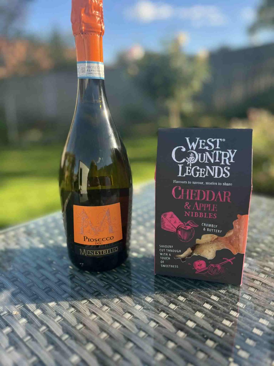 What could be more appealing than a cheeky little Autumn 2 night glamping trip at a bargain price?  Here's what; a glamping getaway with at least £79 off, + a free bottle of prosecco thrown in!
Check out the offers, from now until we close (15/11) on our Facebook page!