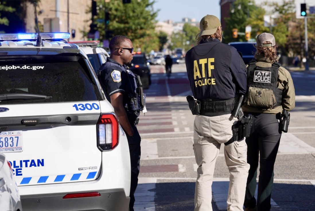 PenguinSix's tweet image. A Joint Fugitive Task Force, composed US Marshals, DC police ATF and other organizations executed a search warrant for a murder suspect in the 1400 block of Girard Street NW. The murder suspect opened fire on police who returned fire, fatally striking the suspect. Suspect was…