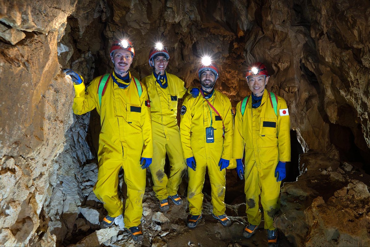 مع كل الصعوبات التي واجهناها.. كانت تدريبات CAVES تجربة مميزة مع الزملاء ماركو سيبر من وكالة الفضاء الأوروبية، وجاسمين موغبيلي من وكالة ناسا، وماكوتو سوا من وكالة جاكسا اليابانية.. 

أصبحنا فريقًا واحدًا وعائلة، وهذا حقق لنا النجاح خلال كل المراحل من التحضيرات إلى فترة العيش في