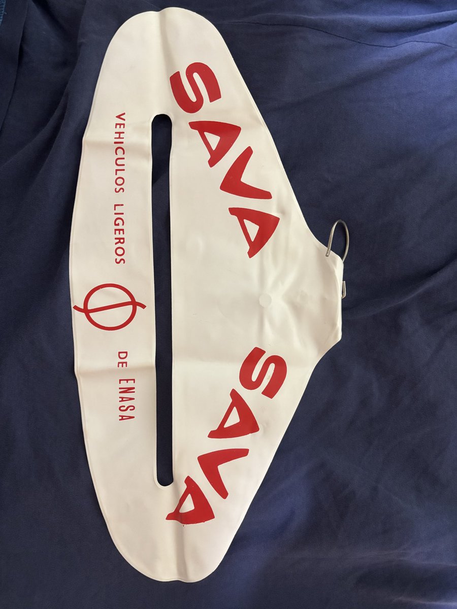 SyS25's tweet photo. Alguien que sepa de qué año es esta percha de Pegaso, sava Enasa? Lo encontré casa de mi abuelo @GuilleAlfonsin #pegaso #enasa https://t.co/s0YnruTwUJ