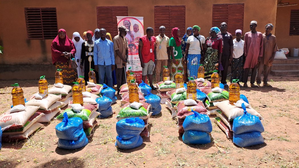 SaveChildrenBF's tweet image. @SaveChildrenBF , en partenariat avec l’#URCB_SD, a distribué des vivres à 15 ménages (PDI &amp;amp; familles hôtes) à #Tougan dans le cadre du projet #SiniGnèsigui.
🎯 Objectif : renforcer la résilience et soutenir les familles affectées par la crise humanitaire.
#AssistanceHumanitaire