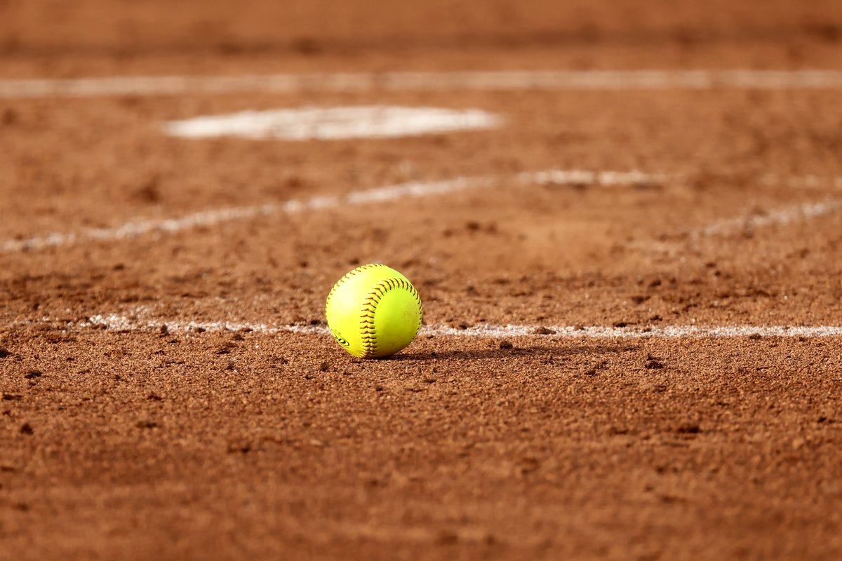 Fall (ball) is here 🍂

Start your weekend early and catch our doubleheader vs. Cuyahoga Community College tomorrow beginning at 4 p.m.

#GoBucks