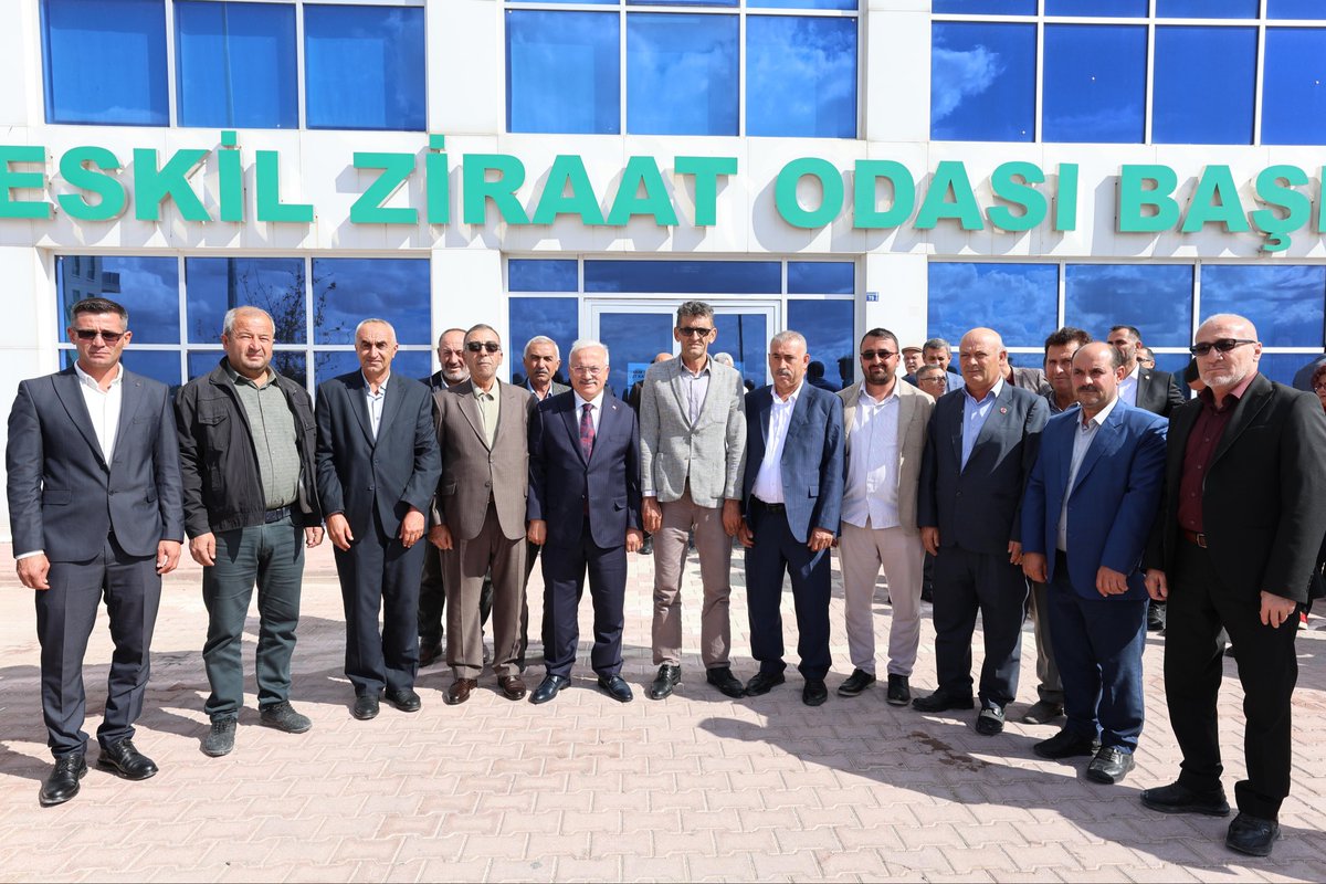 Valimiz Sn.<a href="/malikumbuzoglu/">Mehmet Ali Kumbuzoğlu</a>,
ilgili birim amirlerimizle “Muhtar Buluşmaları” kapsamında Eskil ilçemizi ziyaret ederek hemşerilerimizin istek ve ihtiyaçları ile bunların ivedilikle çözümleri hususunda istişarelerde bulundular.

Sn.Valimiz “Tüm imkanlarımızla hizmetinizdeyiz’ dedi.