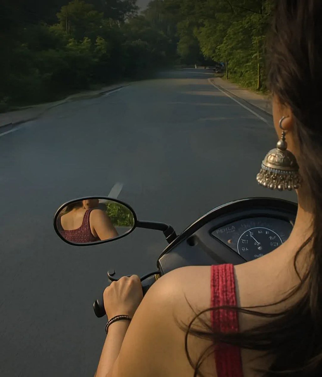 RahulKu16374923's tweet image. वो मौका ही नहीं देती इजहार करने का,
वो जानती है उसे पसंद करता हूं मैं..✨🌸
#pyar #ishq #मोहब्बत