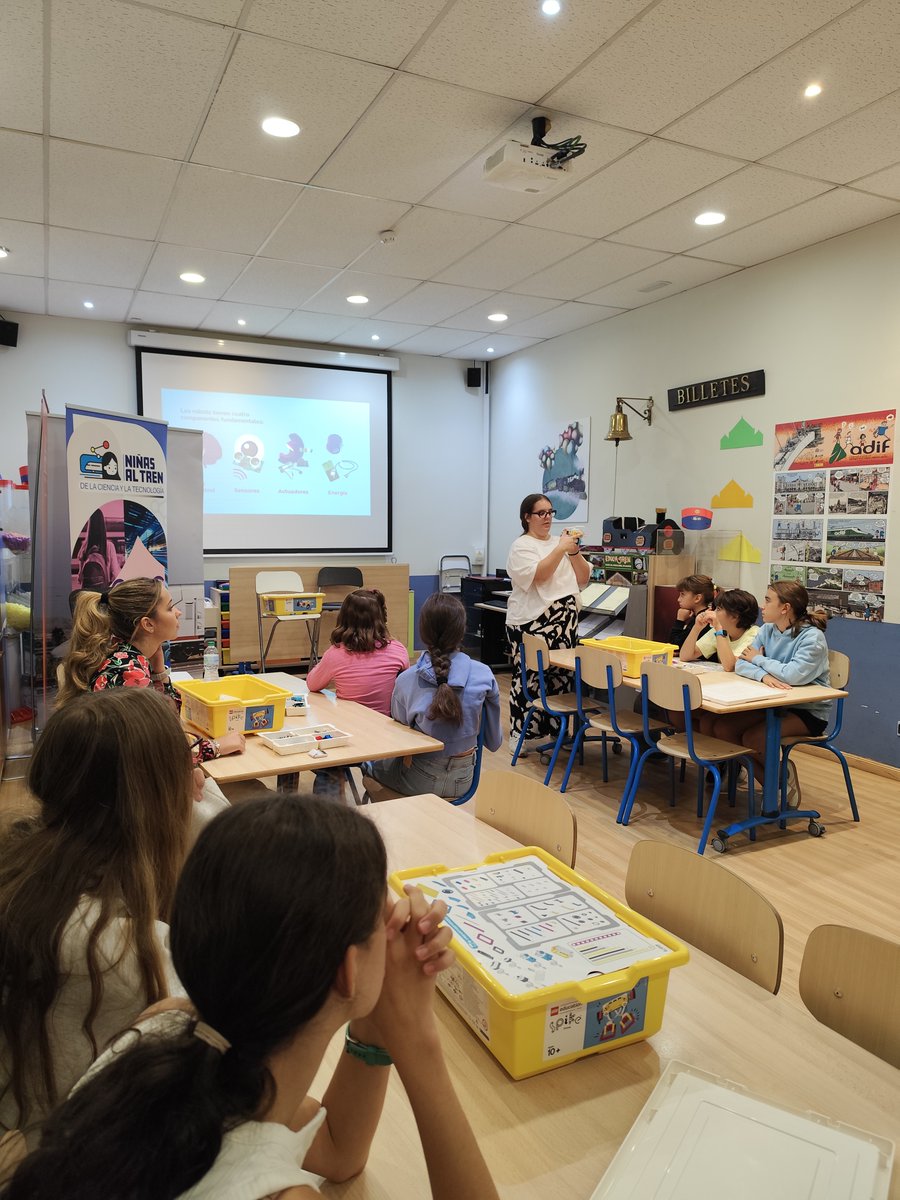 creatica_ong's tweet photo. 🚂 El sábado 4, en #GirlsCreateTECH, construimos una locomotora con LEGO Spike en el @M_Ferrocarril
Una experiencia única de robótica y programación con voluntarias STEM de @TalgoGroup
#Creática #BrechaDigital #STEMGirls https://t.co/x0ktEjmWbB