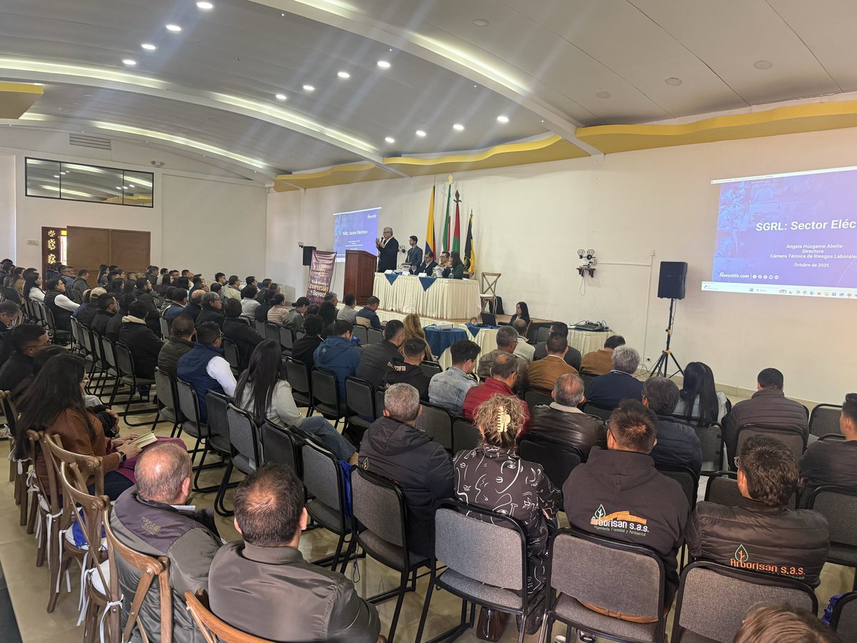 ⚡️ La EBSA, en alianza con la @UPTC, da inicio al 1er Summer de Seguridad y Salud en el Trabajo para el sector eléctrico ⚙️💡
Un espacio para fortalecer las competencias de los profesionales y docentes que día a día transforman la energía de Boyacá. 🔋💪
#TransformadoresDeBoyacá