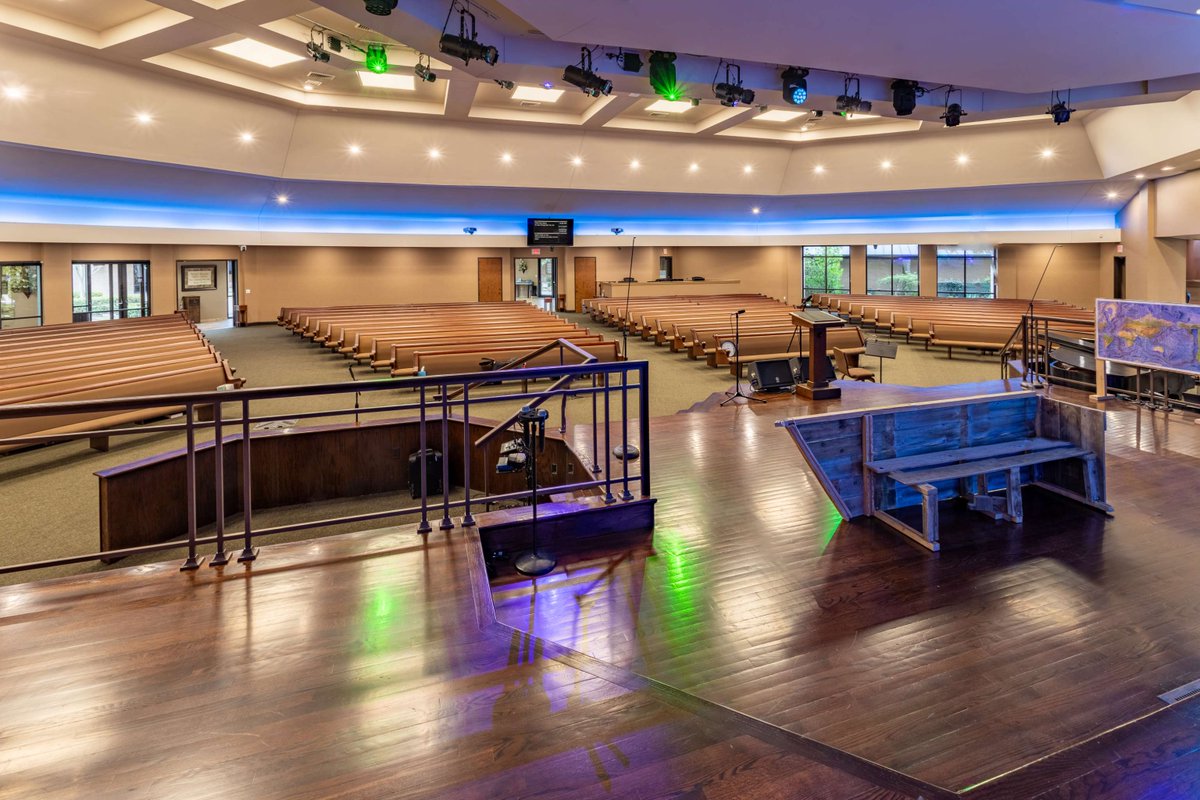 FordAudioVideo's tweet image. Where Worship Meets Livestreaming 🎥

Ford AV equipped Westgate Memorial Baptist Church with a livestream setup, including a broadcast suite, audio network, and PTZ cameras. 

Explore the full project: fordav.com/projects/westg…

#Livestreaming #HouseOfWorship #WorshipTech