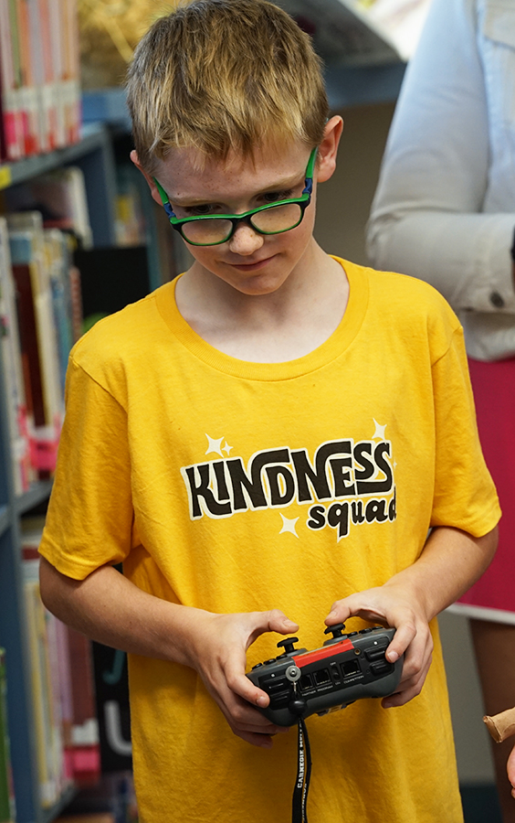 Gateway_SD's tweet image. This school year, Robotics coach Sean McMahon — along with some of his team members — have started a STEM club at University Park Elementary. Students dive into a wide variety of subjects, like coding, circuit boards, game design, and robotics. parentsquare.com/feeds/61109975