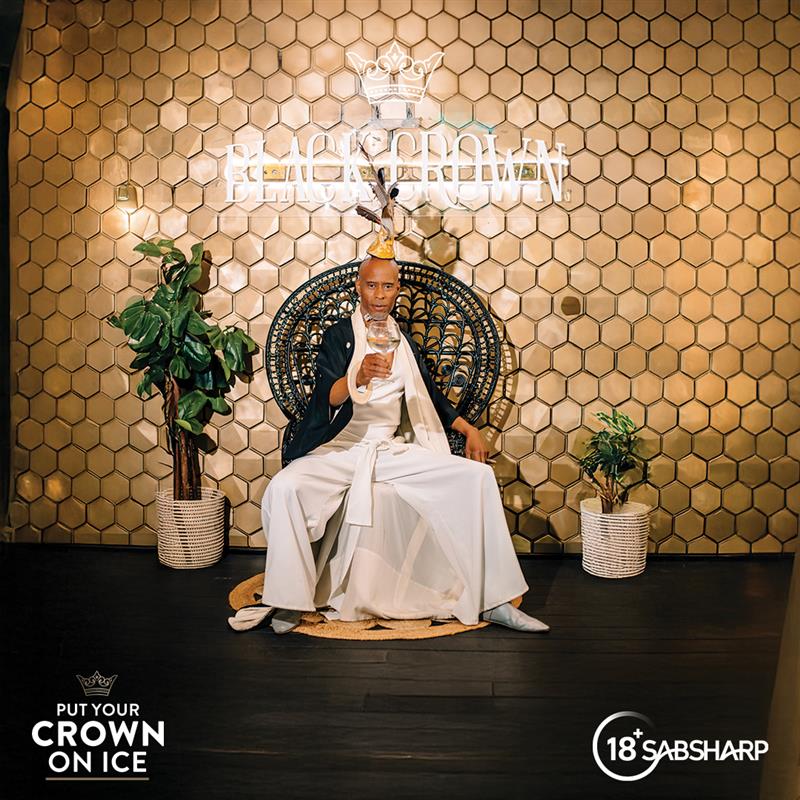 blackcrownza's tweet image. On #CrowningThursdays, we don’t just follow trends, we set them. Last week, we owned the spotlight at the SA Fashion Awards, celebrating royal African style.

Show us your most crown-worthy fit, and you could score exclusive merch to #PutYourCrownOnIce.
