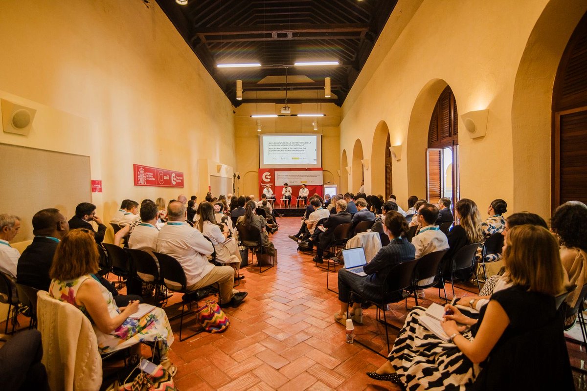 AMEXCID's tweet image. 📸La #AMEXCID participa en el Seminario de la #CooperaciónIberoamericana en Cartagena de Indias 🇨🇴, un espacio convocado por @AECID_es 🇪🇸y @SEGIBdigital para construir una nueva estrategia que impulse una cooperación más innovadora, inclusiva y centrada en las personas 🫱🏼‍🫲🏽👦🏻👩🏻‍🦱🌐.
