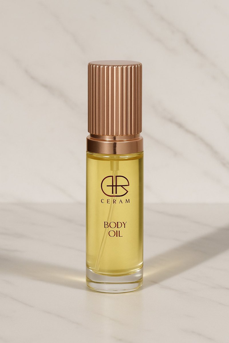 Ceram__m's tweet photo. Alya, huile scintillante naturelle aux notes de Vanille, Fève Tonka, Osmanthus et Cardamome.
Elle repulpe, hydrate et parfume la peau d’une lumière subtile.
L’élégance d’un soin-sillage signé CERAM.
#Ceram #Alya #LuxurySkin
#NaturalGlow #PERFUME https://t.co/vf4PZ6nCJD