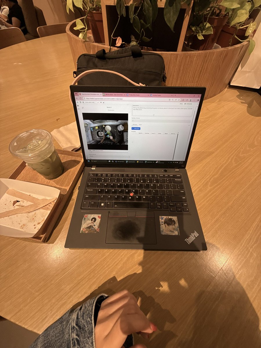 jaywonwoah's tweet photo. life outside twitter (pobla/clubbing, amaretto sour + yosi combo, foodtrips with my situationship, wfh kahit saan) 😄 https://t.co/ozXQmsa0OP