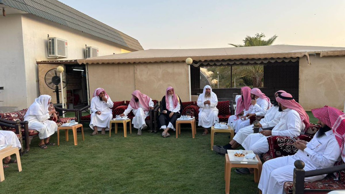 Zaidplatform's tweet photo. الشيخ  الدكتور علي الشبل 
في ضيافة  الشيخ  عبدالله 
عبدالرحمن  الجلال بالدلم

 #بـنـي_زيــد https://t.co/7F6c8Hgl2g