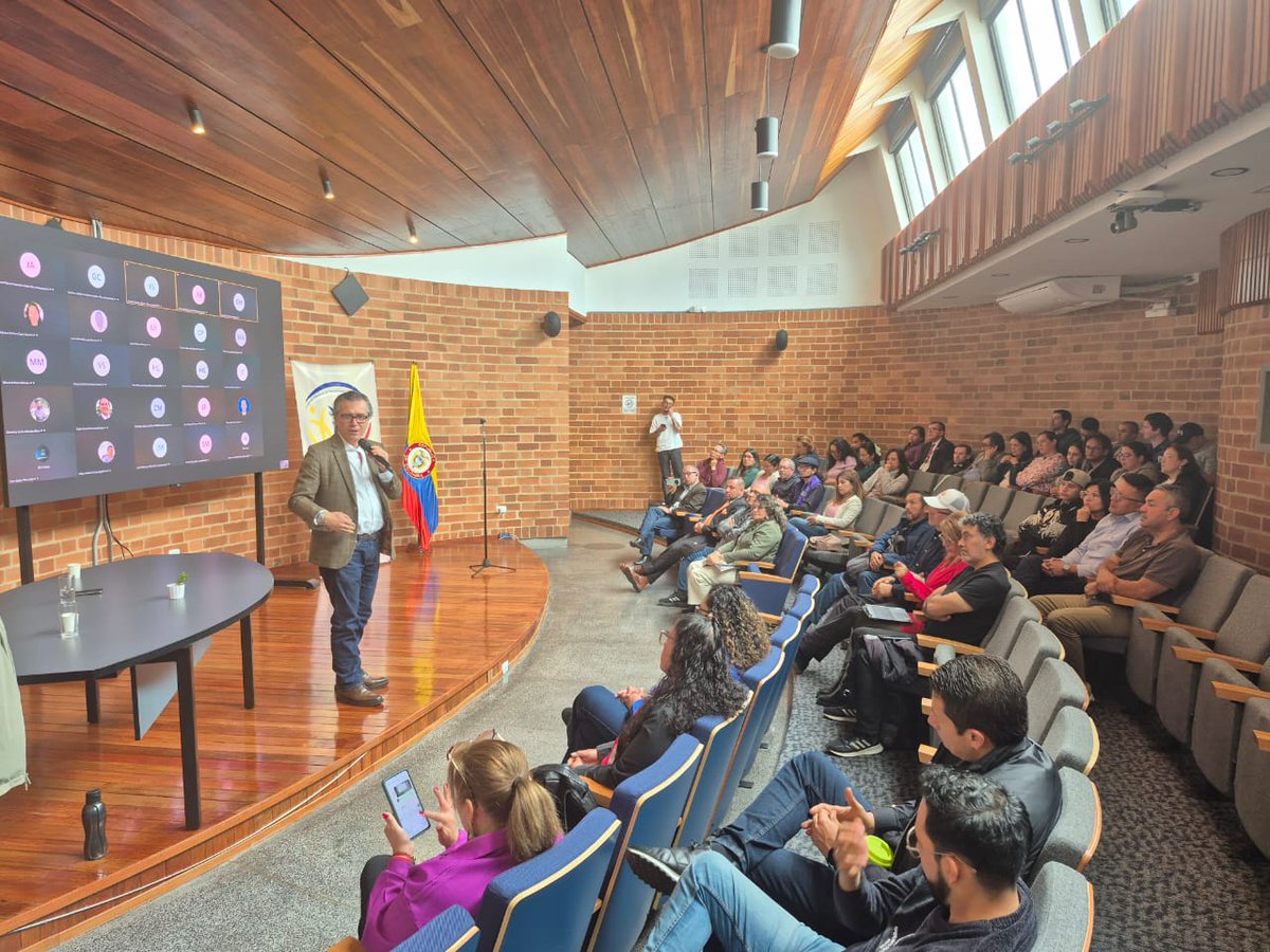 Exitosa capacitación del Profe <a href="/HERACLITOL/">HERACLITO LANDINEZ S</a> a lideresas y líderes sindicales sobre empleo público digno, decente y de calidad en el Estado Colombiano.
Gracias Compañero <a href="/HERACLITOL/">HERACLITO LANDINEZ S</a> y por favor siéntase SIEMPRE bienvenido a nuestra casa <a href="/igacColombia/">Instituto Geográfico Agustín Codazzi - IGAC</a>.