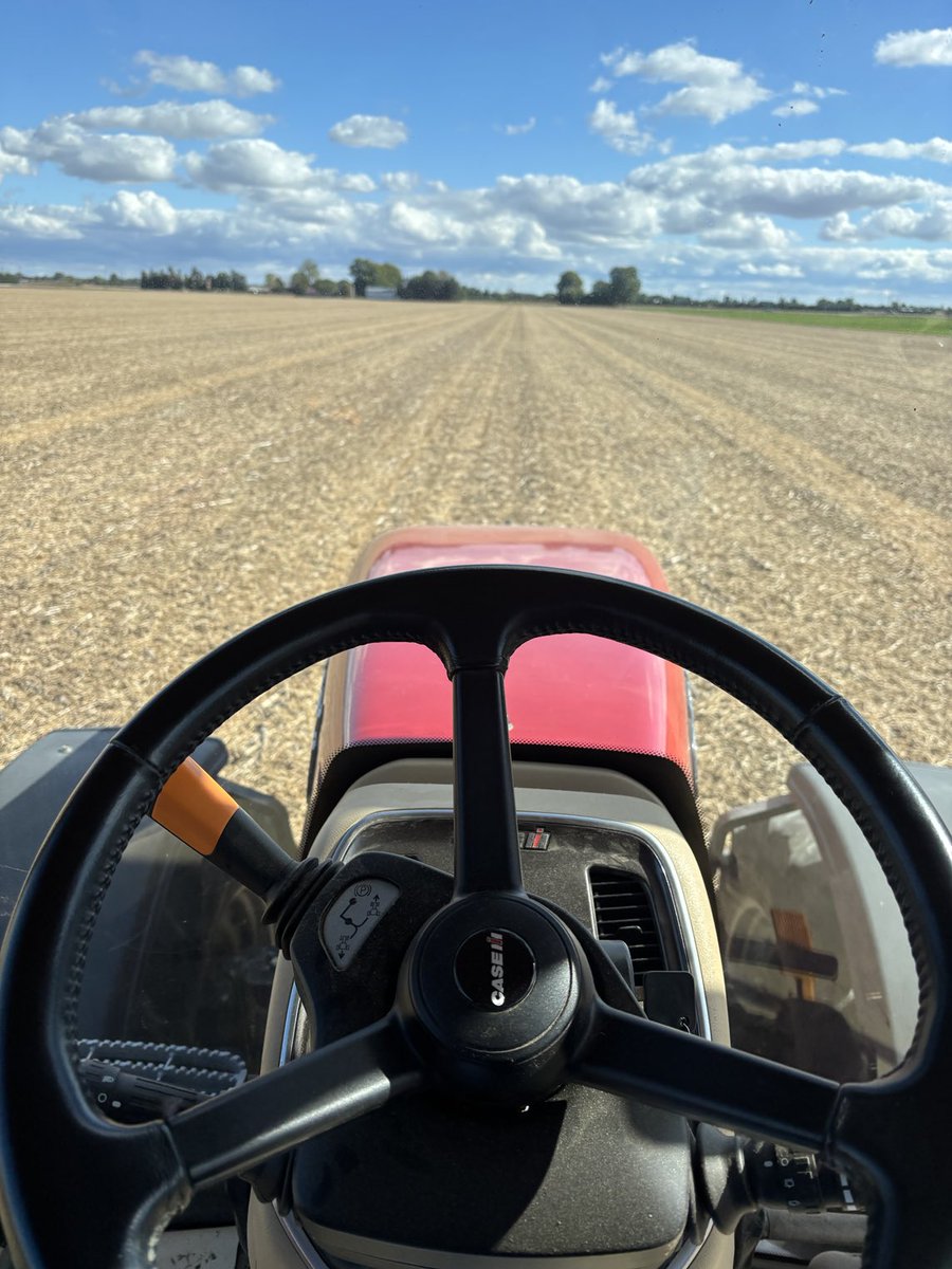 GaryUsross's tweet photo. Driving auto steer during afternoon nap time is a challenge to stay awake https://t.co/Gb72BkkMUB