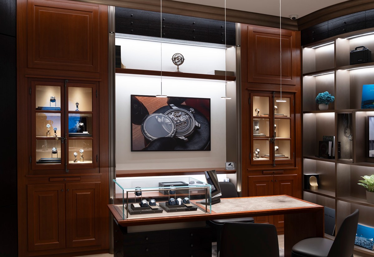 cppluxury's tweet image. BLANCPAIN opens new boutique in Singapore at ION Orchard

#Blancpain #Singapore #IONOrchard #luxurywatches #luxury #watches #watchmaker #luxuryretail #luxurybusiness #SwatchGroup @Blancpain1735