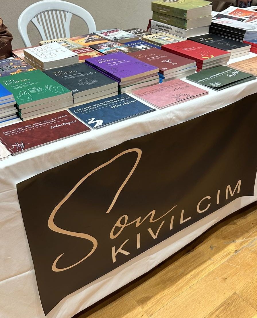 sonkivilcmdergi's tweet photo. 📚 16. Dergi Günleri'ndeki ilk günümüzü geride bıraktık. Okurlarla buluşmaya devam ediyoruz. Sizleri de Rami Kütüphanesi'ne bekleriz. https://t.co/rrTt7Sryhd