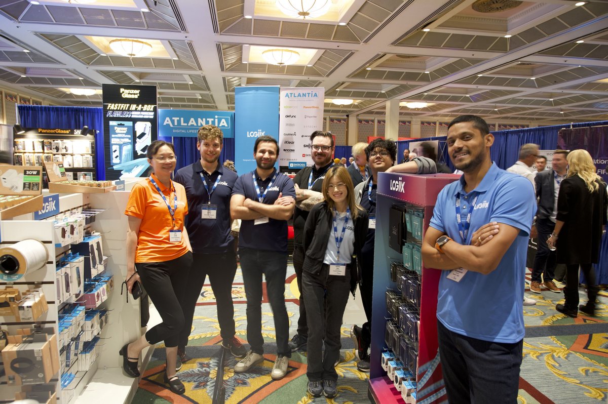 AtlantiaCanada's tweet photo. A huge thank you to the passionate London Drugs team and our incredible brands who contributed to make this show such a success -   @panzerglass, @ShokzCanada,  @tucano, @Satechi, #Defunc, @itslaut, #Skross, @LOGiiX , @twelvesouth , #NativeUnion, @goincase , @boompods https://t.co/1uiqkY9Q4T