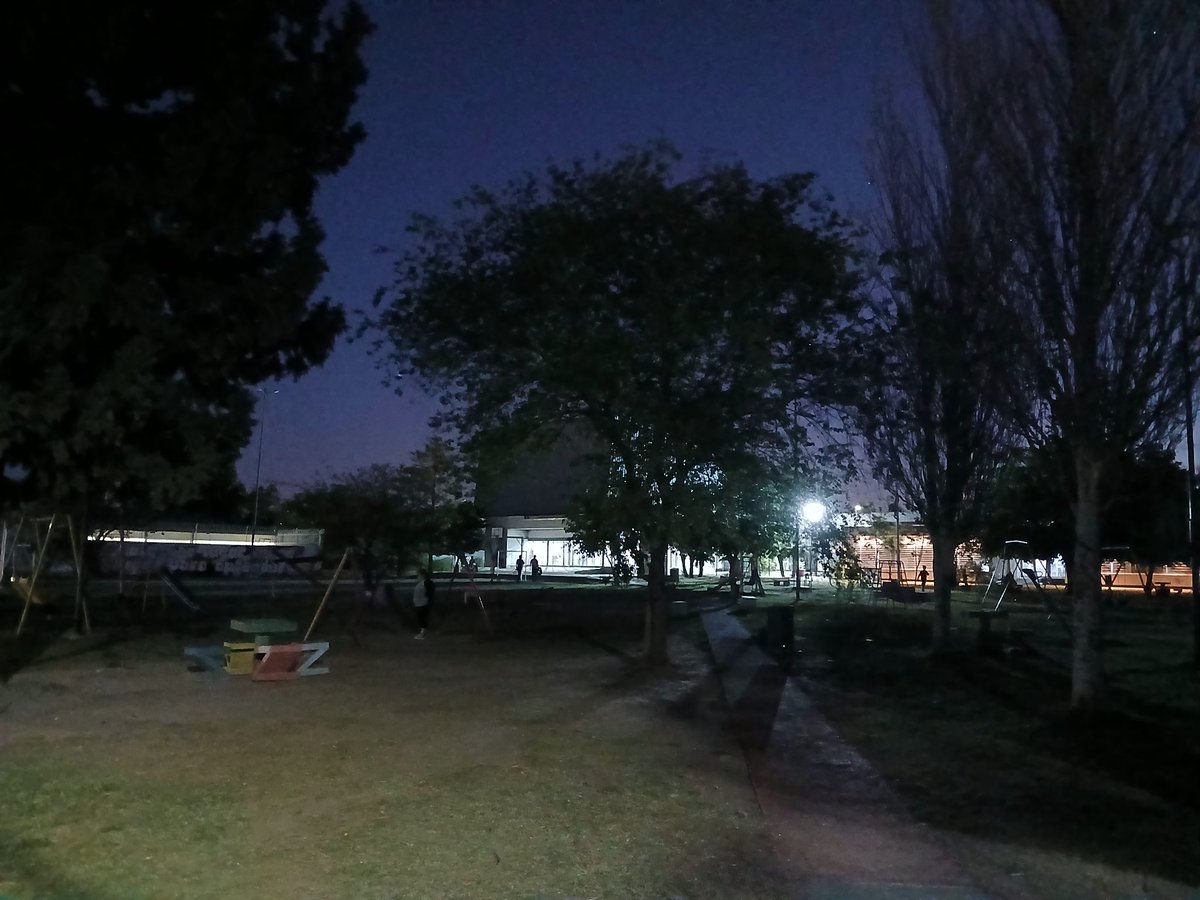 <a href="/MuniCba/">Municipalidad de Córdoba</a> <a href="/fortvecinalydep/">Secretaría de Fortalecimiento Vecinal y Deportes</a> nos dan una mano, la App Ciudadana no nos permite cargar el pedido, y tenemos la Plaza del barrio absolutamente a oscuras.
Muchas gracias!!