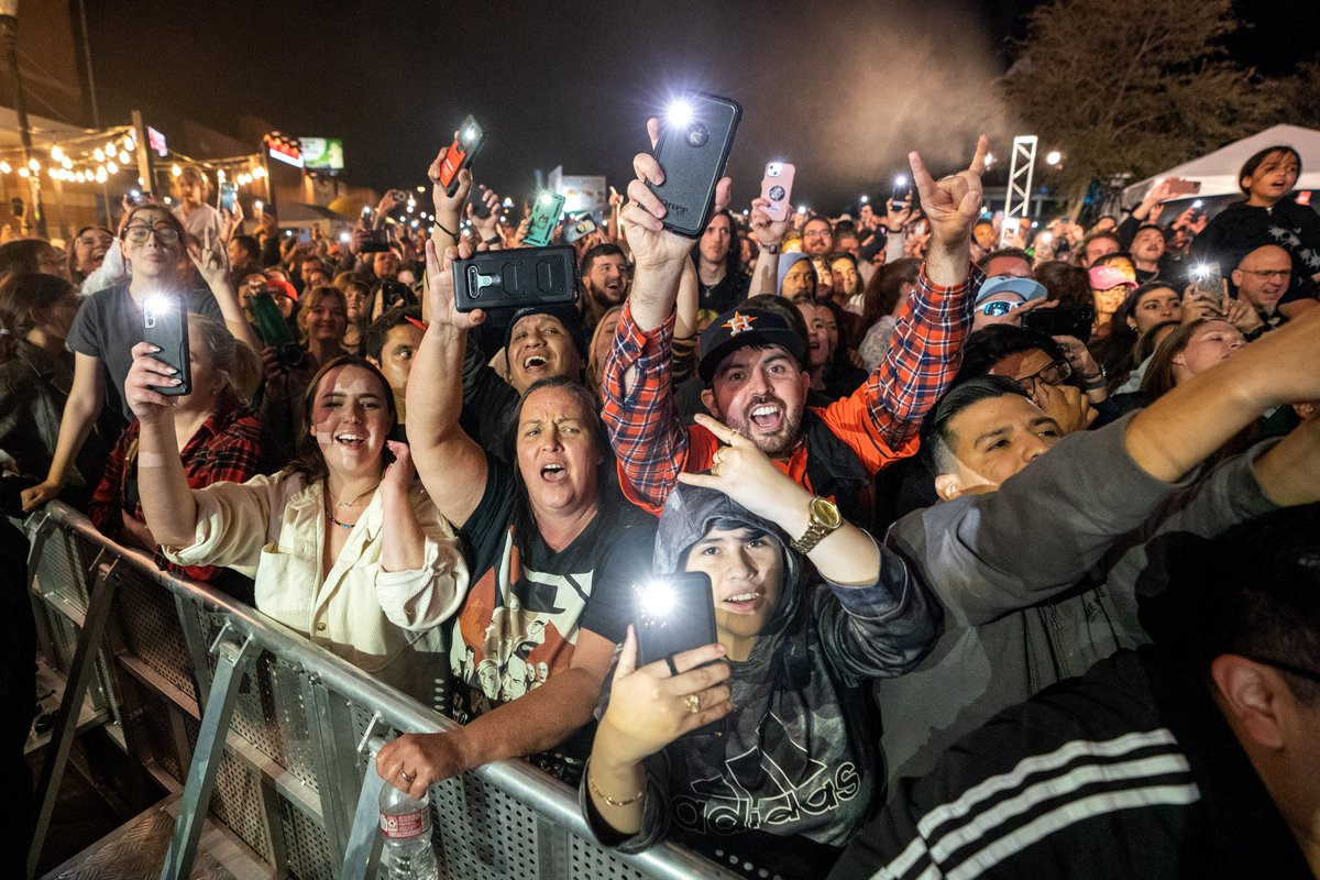 30 DAYS AWAY! Let's celebrate the one-month mark until Festival with a playlist of the 2025 #FestivalattheSwitchyard headliners. Tag your Festival crew in the comments &amp; begin making plans to spend Sat., Nov. 8 in Downtown Carrollton from 11am to 10pm. open.spotify.com/playlist/3d60C…