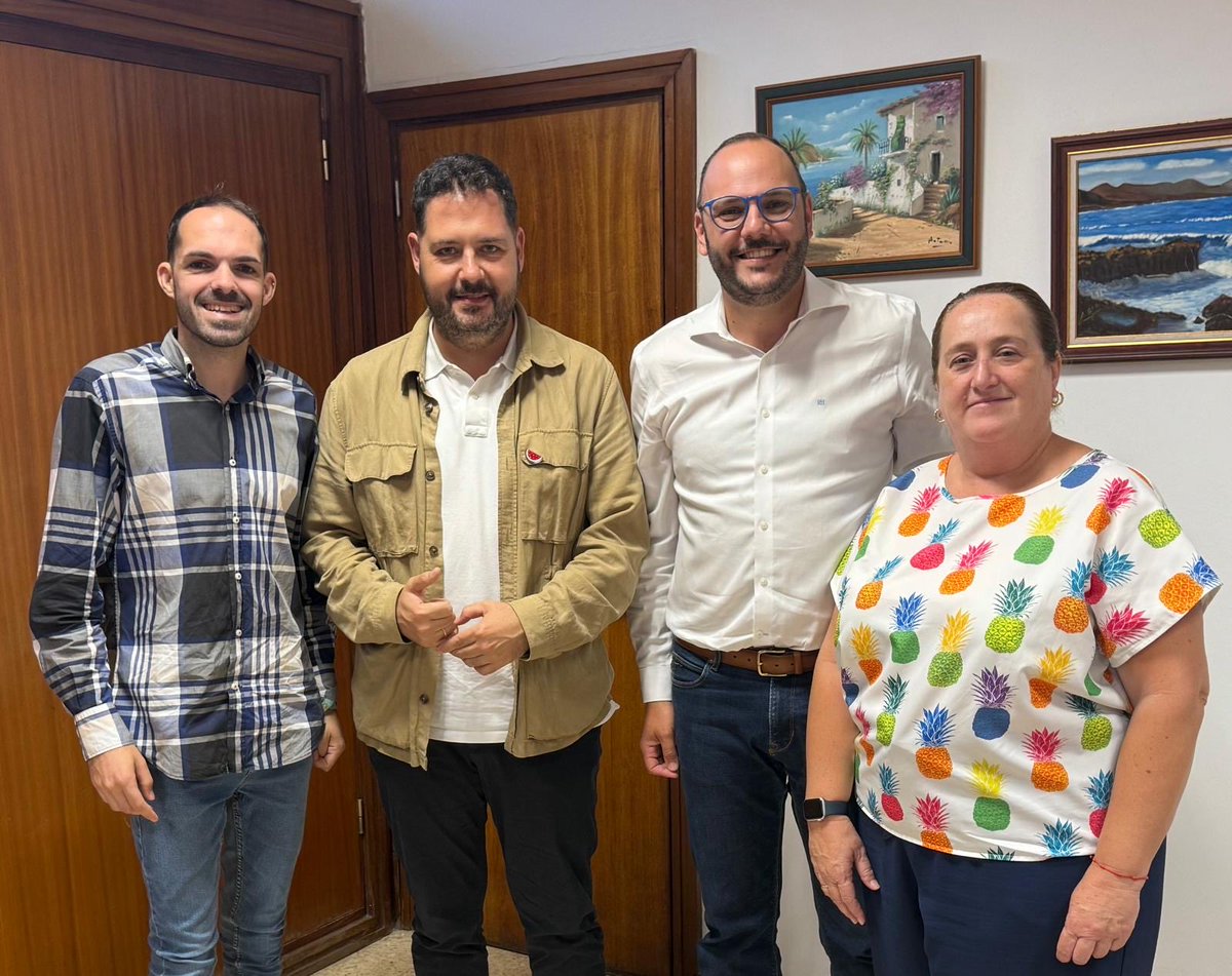Reunión muy productiva hoy con <a href="/Josuio/">Josué Íñiguez Ollero 🌹</a> en la que abordamos colaboraciones para los próximos meses de <a href="/LpaCultura/">Lpa Cultura</a> , la programación del EC Jesús Arencibia y diversas propuestas culturales para 2026, además de analizar las problemáticas de seguridad en nuestro distrito. 
#Tasate