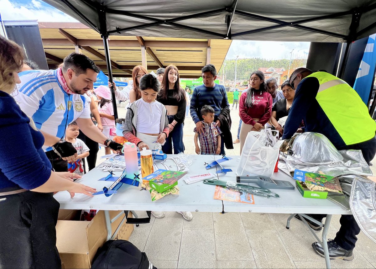 ¡Seguimos disfrutando de una mañana y tarde de full diversión en el parque del #Ferrocarril🚂.

👧👦 Familias, niños y niñas disfrutan de múltiples actividades.
🤹‍♀️ Nuestro Circo Social llena el día de malabares, acrobacias y alegría 🎪.

<a href="/czamoramatute/">Cristian Zamora M</a> 
<a href="/MunicipioCuenca/">Municipio Cuenca</a>