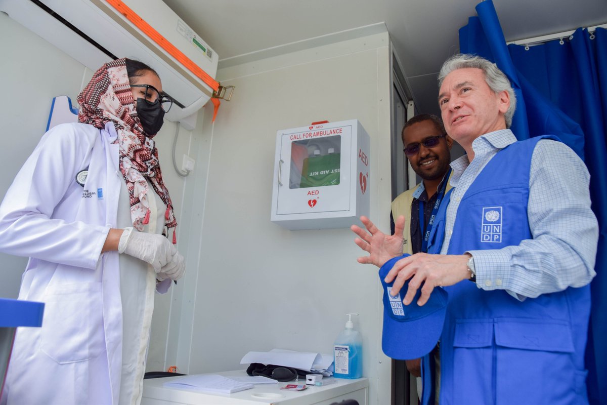 UNDP_Sudan's tweet image. At #Sudan’s National Health Forum, @UNDP’s @lucarenda outlined our #BuildingBackBetter recovery approach.

To support in rebuilding a stronger &amp;amp; inclusive health system with solar-powered clinics, digitalized medicine distribution, modern equipment and community-focused services.