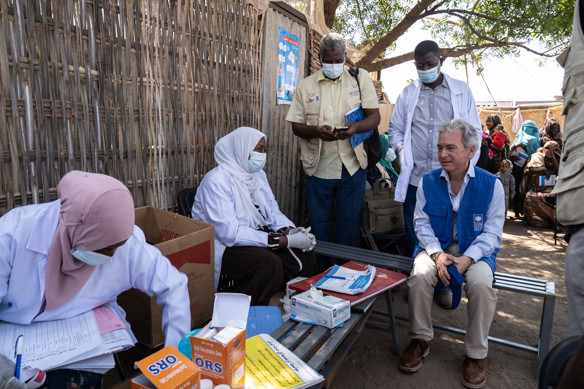 UNDP_Sudan's tweet image. At #Sudan’s National Health Forum, @UNDP’s @lucarenda outlined our #BuildingBackBetter recovery approach.

To support in rebuilding a stronger &amp;amp; inclusive health system with solar-powered clinics, digitalized medicine distribution, modern equipment and community-focused services.