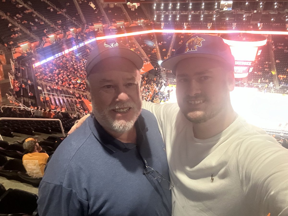 itsTarpp's tweet image. I live everyday thankful you were my Dad. See you again someday Pilot👨🏻‍✈️