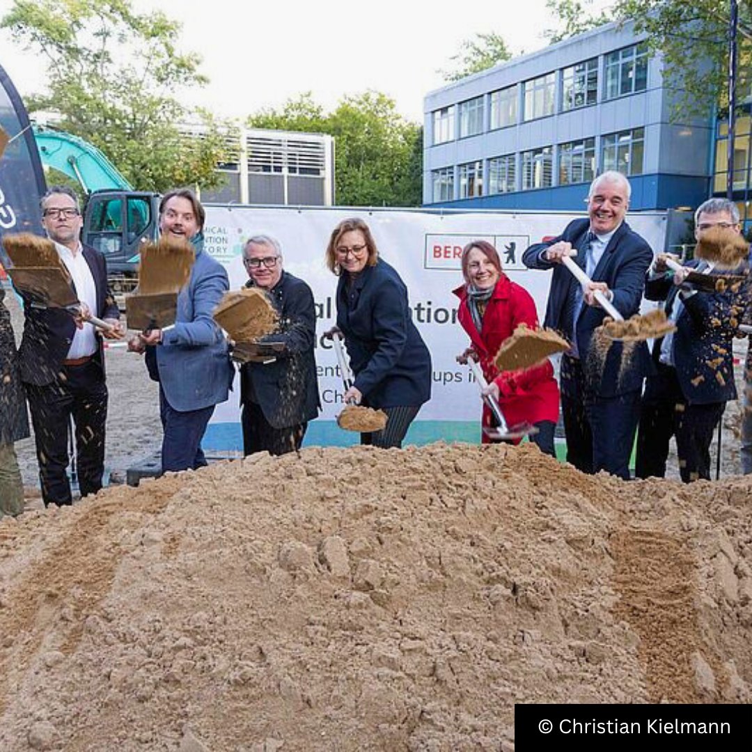 ACSGCI's tweet image. A new center for startups in green chemistry at the Campus Charlottenburg of Technische Universität Berlin has been named in honor of John Warner! 🎉 It will be Europe&apos;s largest laboratory infrastructure for transfer and pre-start-up teams.

🔗Read more: brnw.ch/21wWuGg