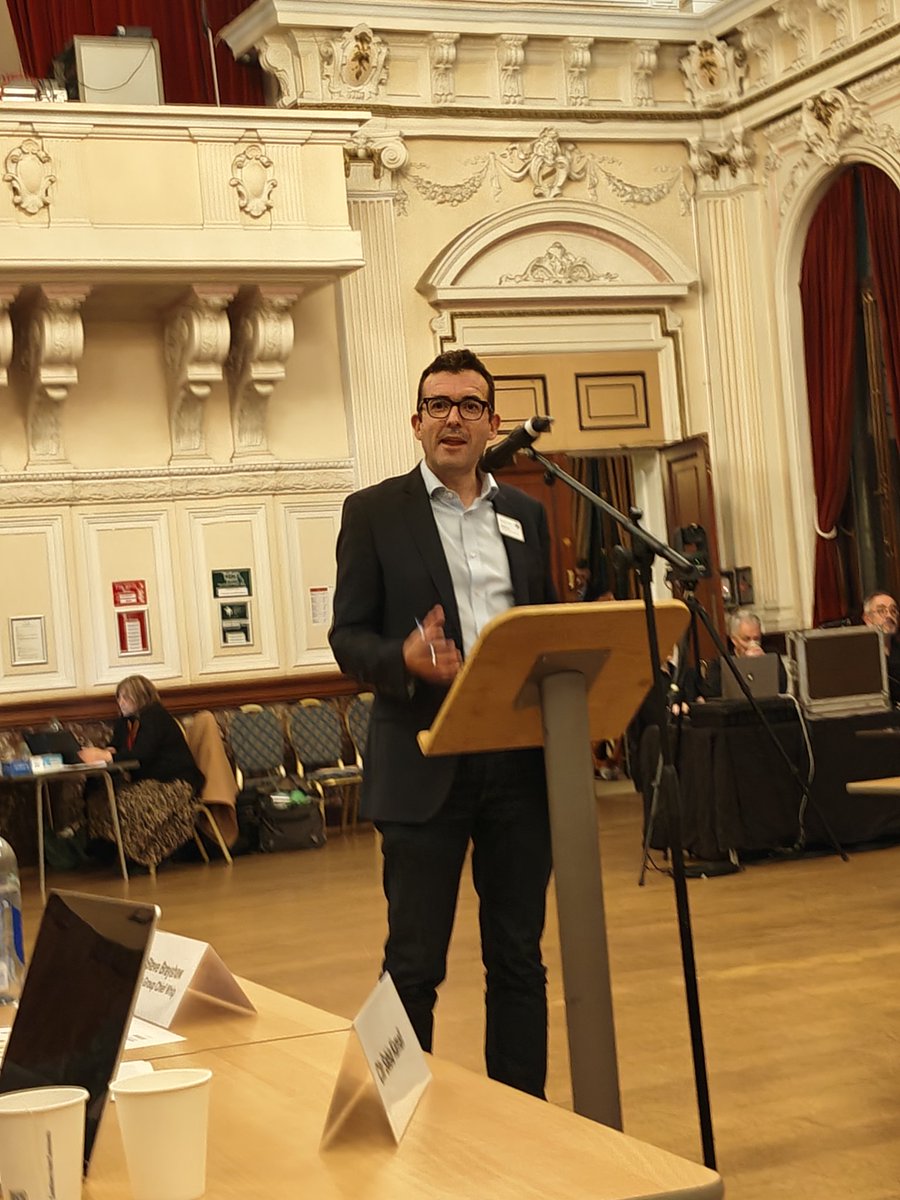 Plaistovian's tweet photo. A big thank you to @willnorman for joining @NewhamLondon Full Council tonight to talk about the Council's contribution in improving health, air quality, and safety for Newham's residents. Our work has transformed Newham and saved lives! https://t.co/1UM3WRaCXc