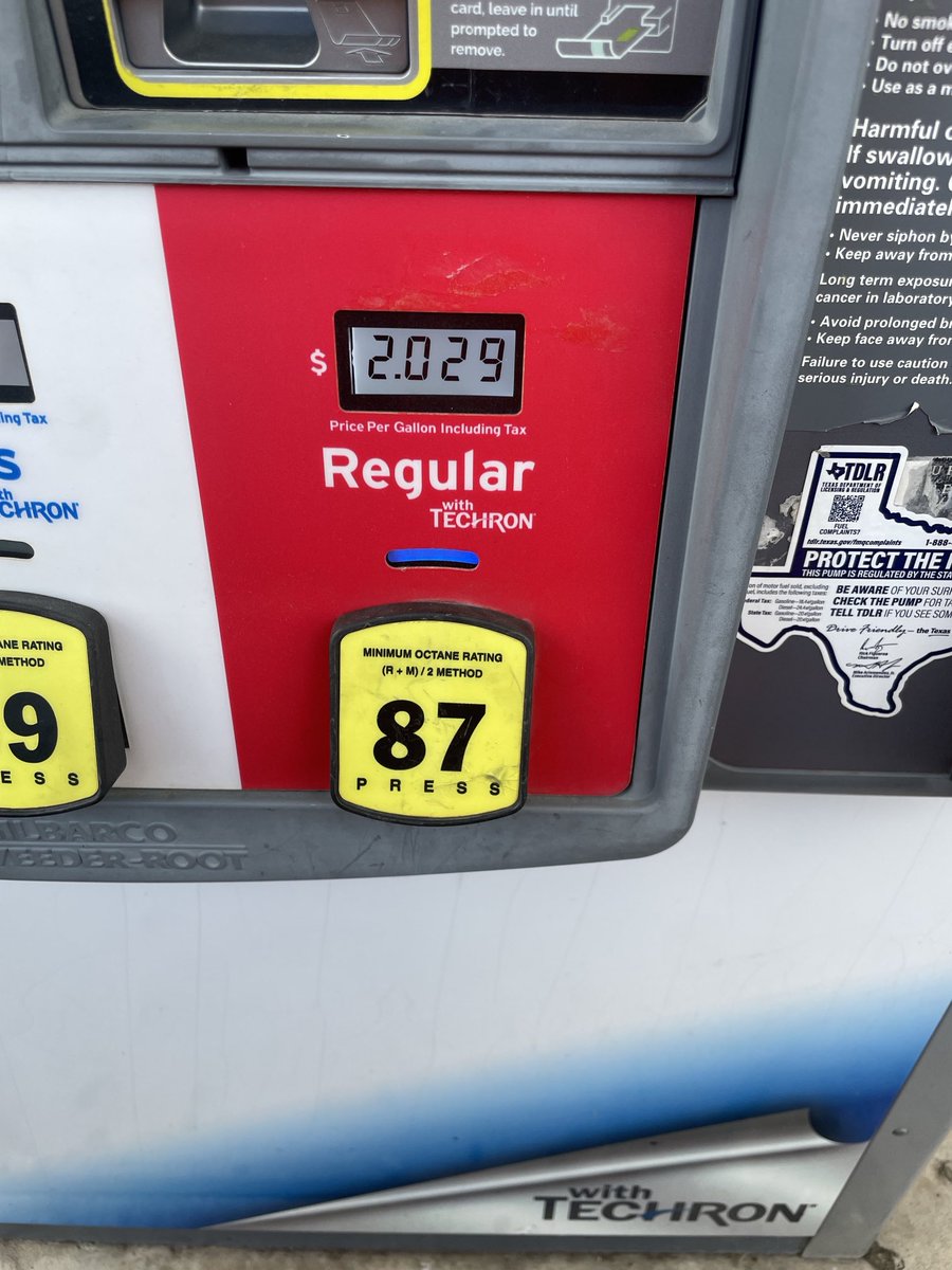 valfinch's tweet photo. $2.02 a gallon for Chevron gas?
Yes, please! Sign up for their rewards program and get up to .50 cents off per gallon for up to 25 gallons at a time people.#Chevron https://t.co/9H0VT1OzB5