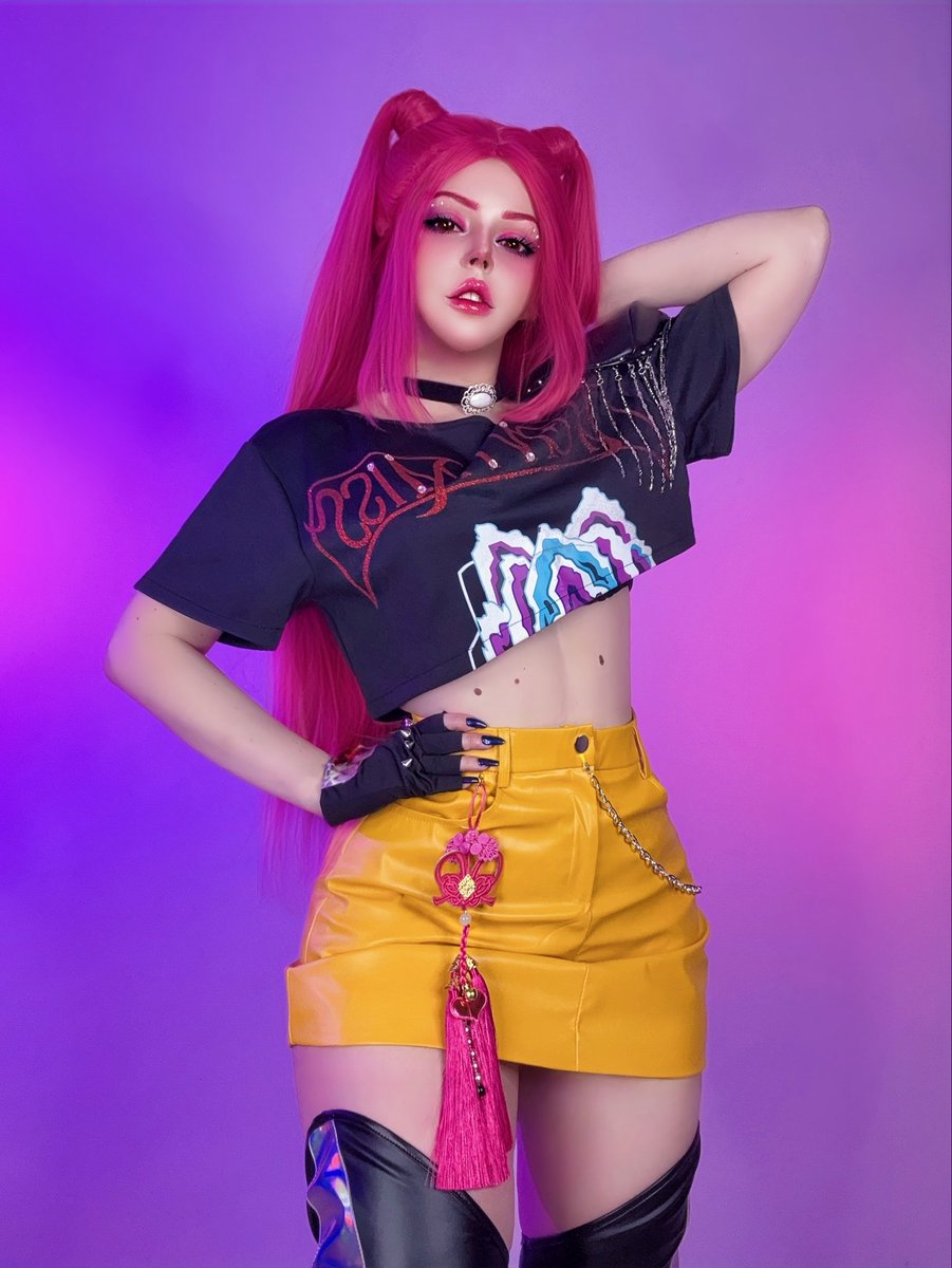 Alexy_Sky_'s tweet photo. I promise these are my last photos of Mira 😌

#miracosplay #mira #rumicosplay #rumi  #zoeycosplay #kpopdemonhunterscosplay #kpopdemonhunters #huntrix #cosplay #cosplaygirl https://t.co/0seUrXbmCO