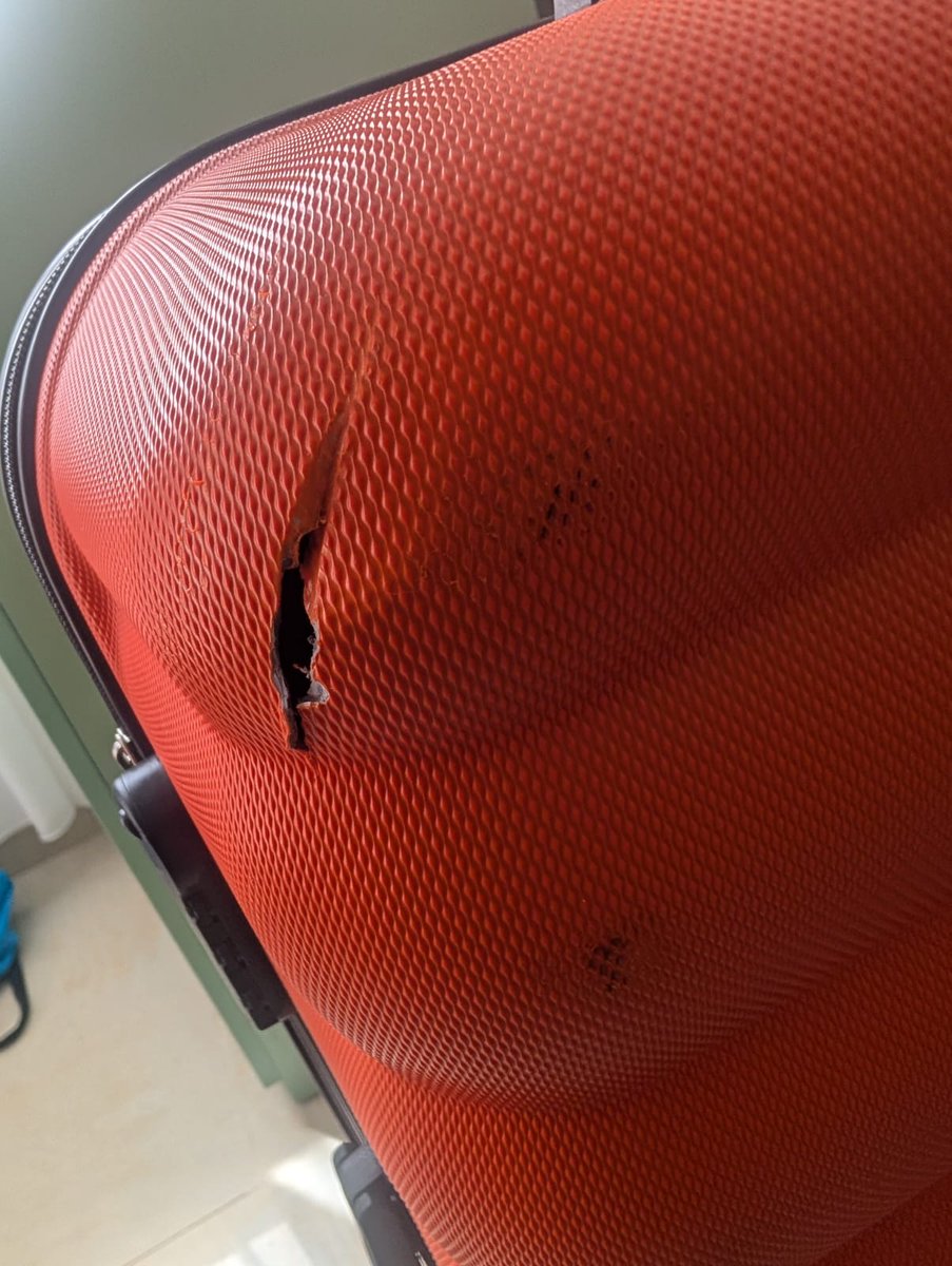 joramacleod's tweet photo. @Ryanair Great customer service! First and last time I'll  use you unless you're able to sort this out. Have a heart Ryan Air! https://t.co/8hLW4XiQos