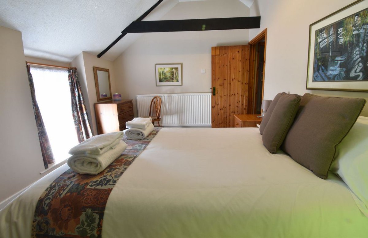 Wales Holiday tweet media