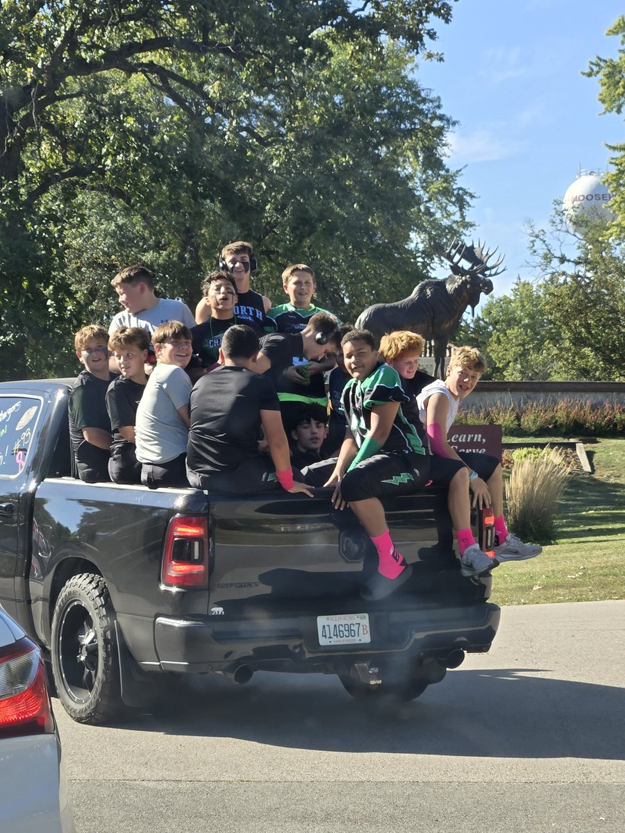 BraydenEnguita's tweet photo. Awesome Hoco game and victory vs. my cousin's team in Palatine.
Celebrated the win with team party and volleyball. https://t.co/0kyOtCvphv