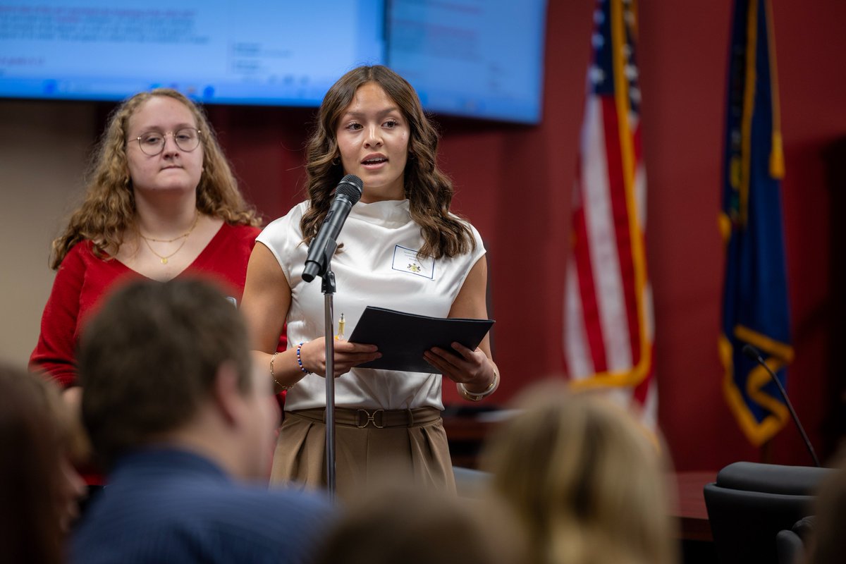 Excited to host HS students from across the 34th district at the Capitol today. They were ‘Senators for a Day,' drafting bills, debating legislation &amp; participating in mock legislative sessions. Lots of thoughtful discussions &amp; great perspectives! Hope all enjoyed the experience!
