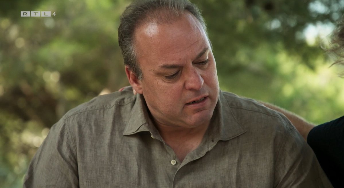 Over het algemeen zijn de gesprekken in #casadibeau nogal aangezet en gekunsteld, tót de kwetsbare kant die Frans Bauer vanavond liet zien. Petje af. Ik wil hem een knuffel geven