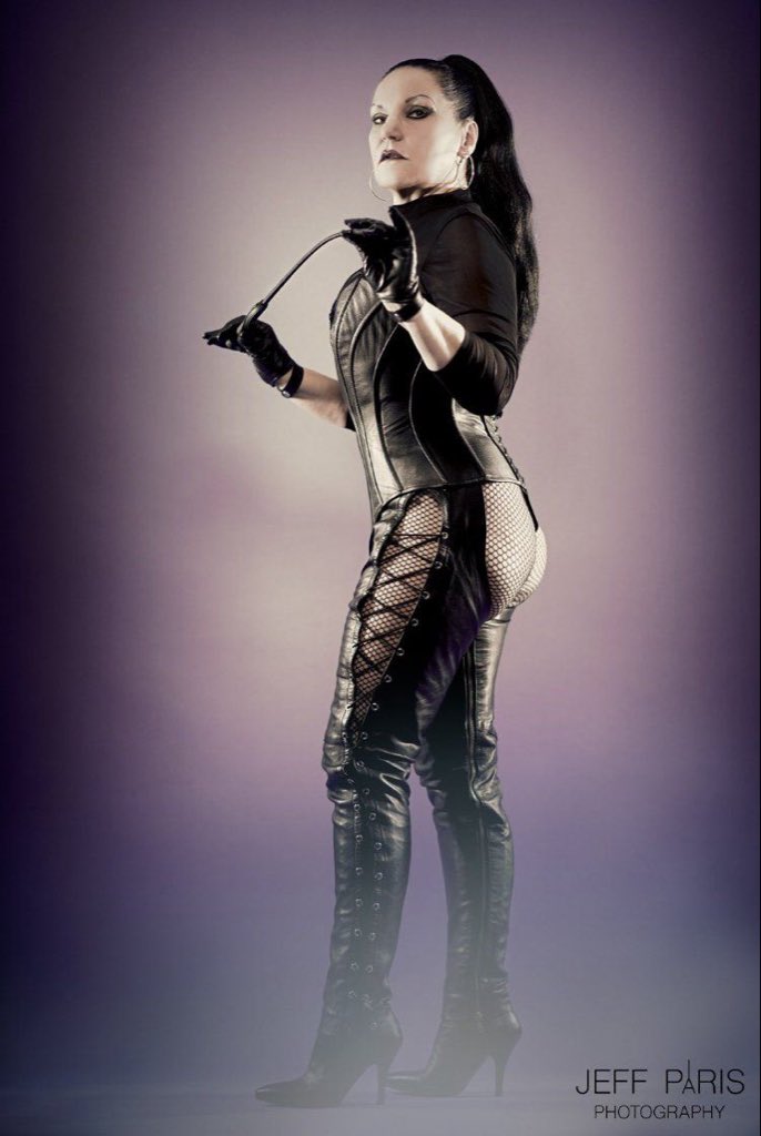 DSLedernichte's tweet photo. Frankfurt is calling 🪩

10.-12.10. @mietstudiodamen in Frankfurt

Meine atemberaubende und geliebte ❤️Tante Silvia @domina_silvia  gastiert in Frankfurt 

Foto Nr.1 von Jeff Paris https://t.co/nsdr5dKVFS