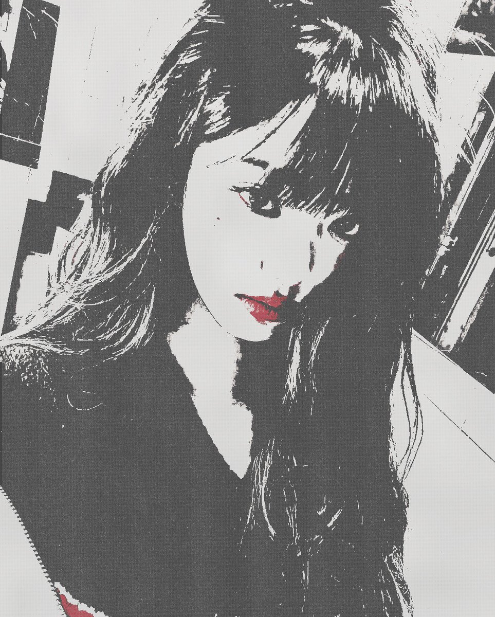 jnavse's tweet image. ᅠ⠀
ᅠ⠀
﹙ ʚɞ˚ ﹚vampirehollie   ¡   odamda fare var, hem de iki tane. yere düşen kalemimi almaya çalışırken göz göze geldik. biri beni kurtarsın. 
ᅠ⠀
ᅠ⠀