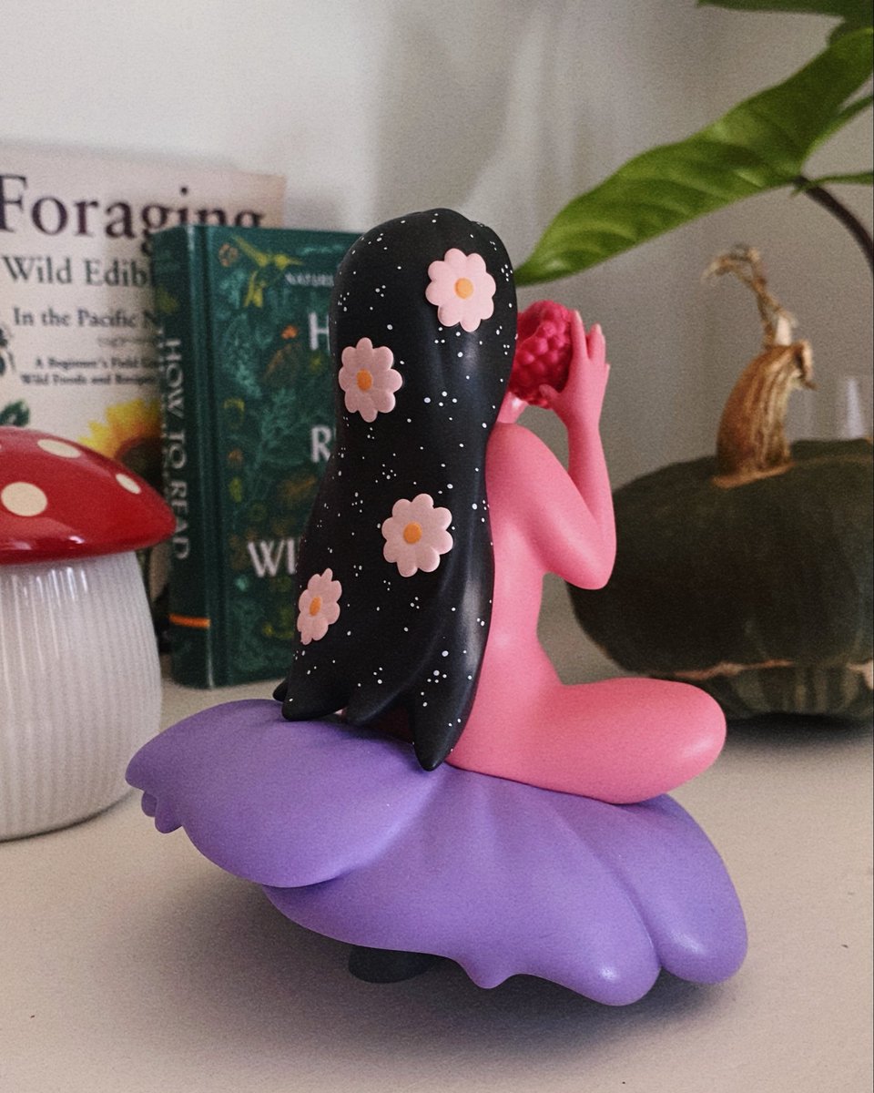 I love seeing her on my shelf 🌸🥹 my flower girl vinyl figurine is almost sold out! uvdtoys.com/products/flowe… if you want her to live in your house 💕