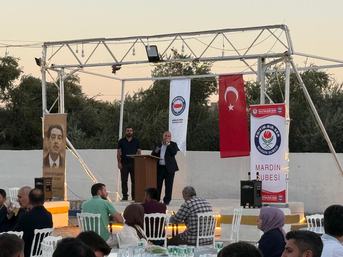 Derik Temsilciliği olarak  düzenlemiş olduğumuz Teşkilat Buluşmasında  üyelerimizle bir araya geldik. 
Katılım gösteren Mardin Şube Başkanımız Sn. <a href="/aselamdemir47/">Abdulselam DEMİR</a>'e 
İlçe MEM Müdürümüz Sn. Cengiz KILIÇ'a şube müdürlerimize ve  kıymetli üyelerimize teşekkür ederiz.
<a href="/ebsmardin/">EBS Mardin</a>